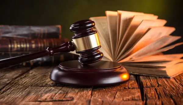 هدی میراثی مجرب ترین وکیل در بندر انزلی