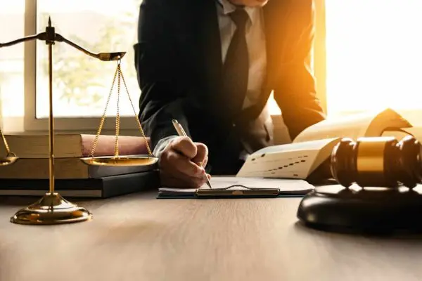 علی حبیب زاده بیژنی مجرب ترین وکیل در بابل