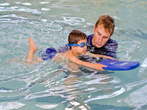 آموزش شنا ویژه کودکان شما در تهران